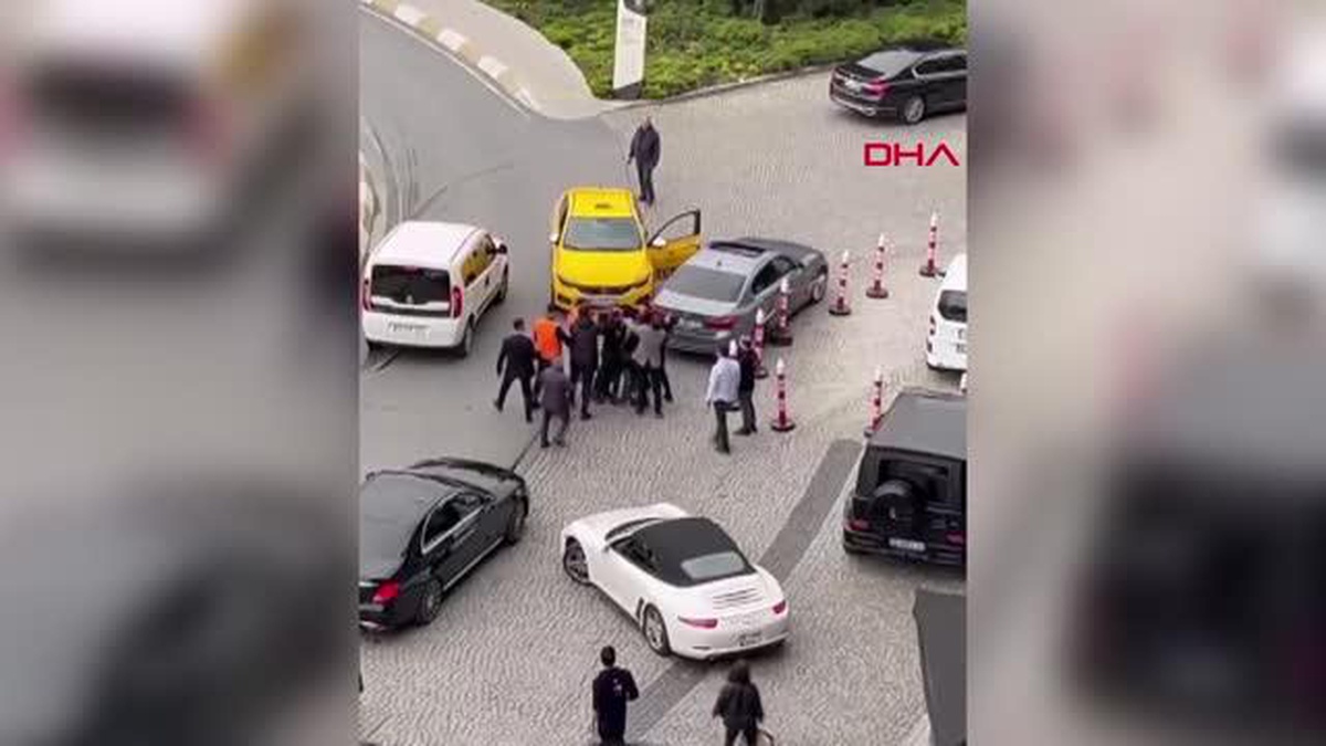 Beşiktaş\'ta AVM Önünde Güvenlik Görevlisi ile Taksi Şoförü Arasında Kavga
