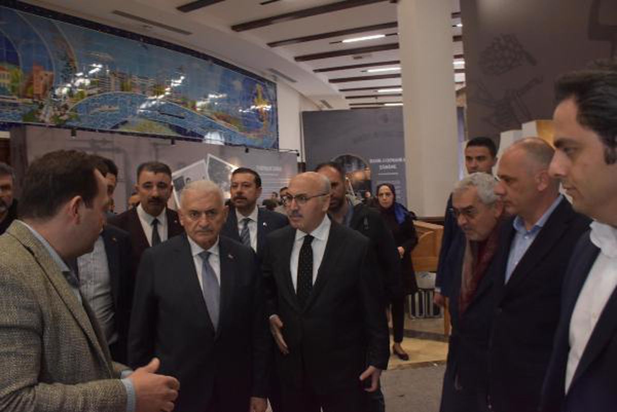 Binali Yıldırım İzmir'de İktisat Kongre Binasını İnceledi