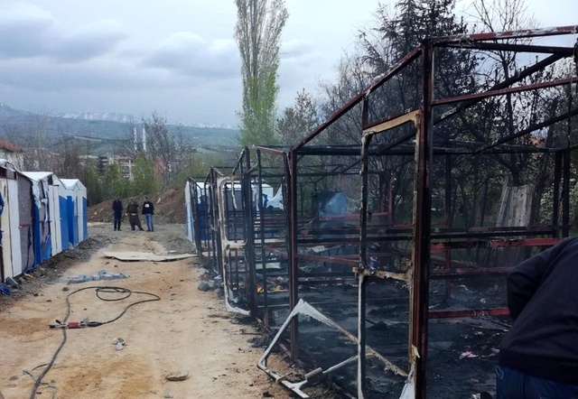 Çadır kentteki yangında 2 aylık bebek hayatını kaybetti Çadır kentteki yangında 2 aylık bebek hayatını kaybetti