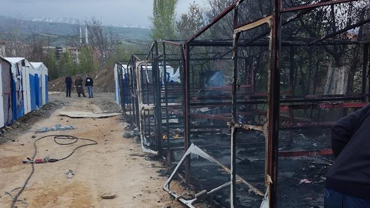 2 aylık bebek çadır kentte çıkan yangında yaşamını yitirdi