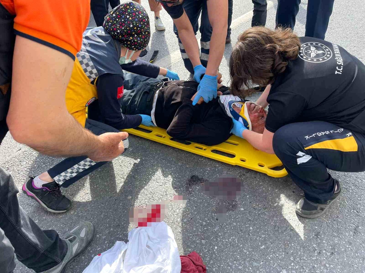Alanya\'da Motosiklet Sürücüsüne Çarpan Araç Sürücüsü Olay Yerinden Kaçtı