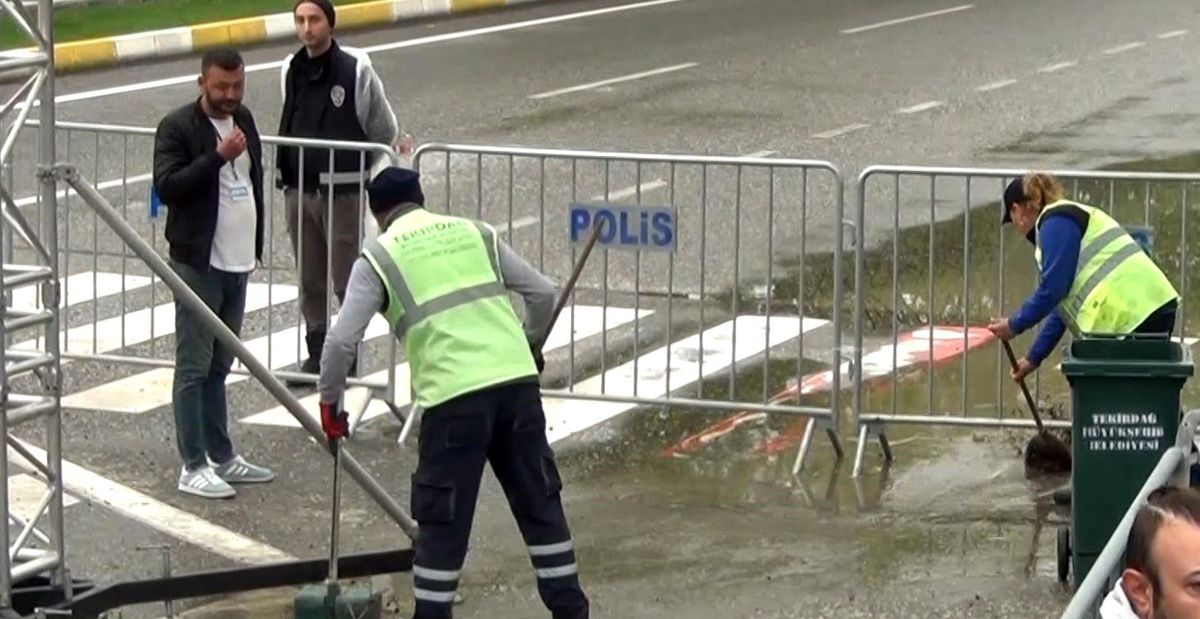 Kılıçdaroğlu\'nun Tekirdağ mitingi yağmur nedeniyle göle döndü