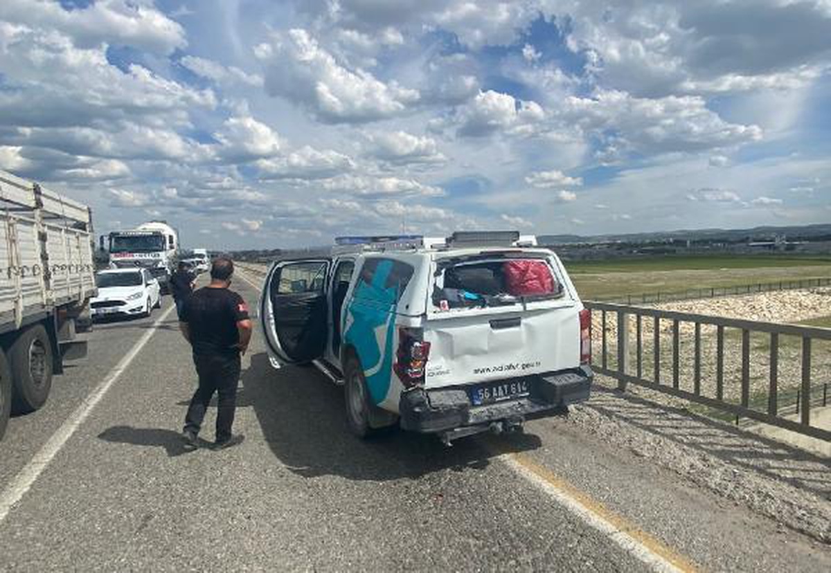 UMKE aracına TIR çarptı: 1 sağlık personeli yaralandı
