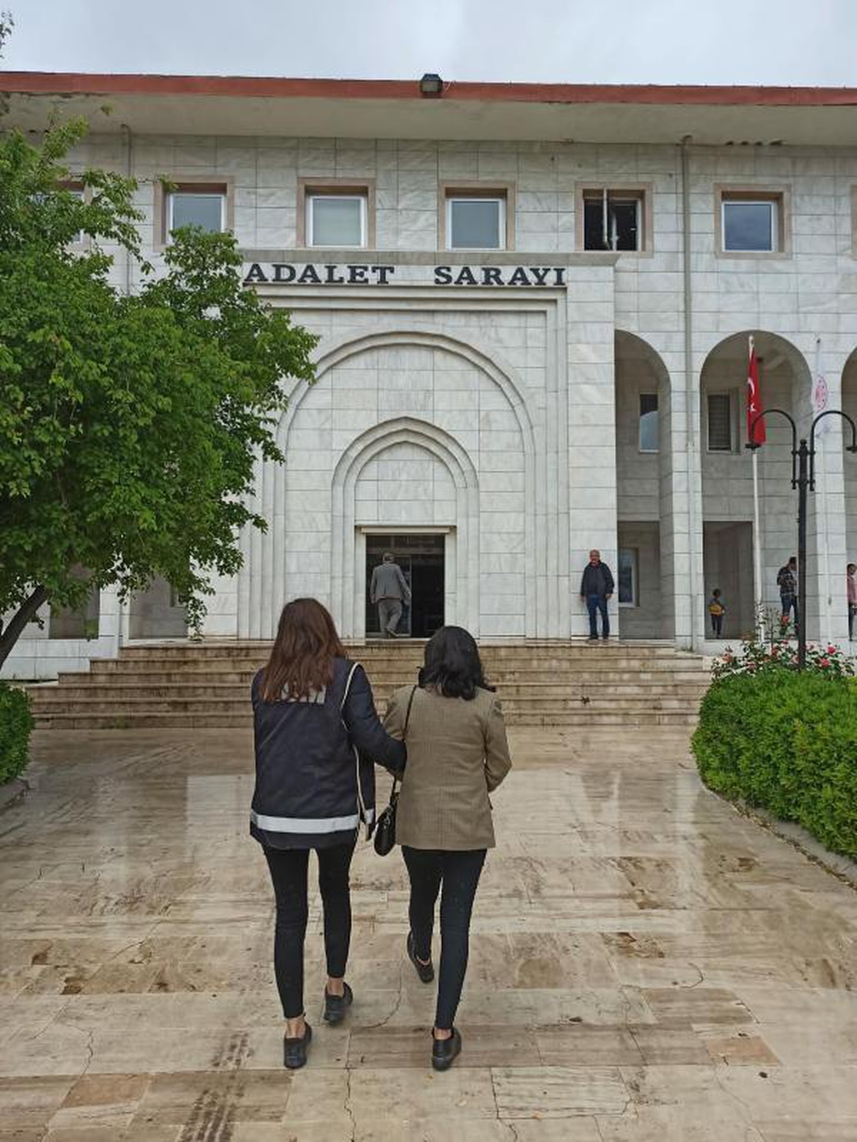 Muğla\'da depremzedelere yardım toplayan kadın gözaltına alındı