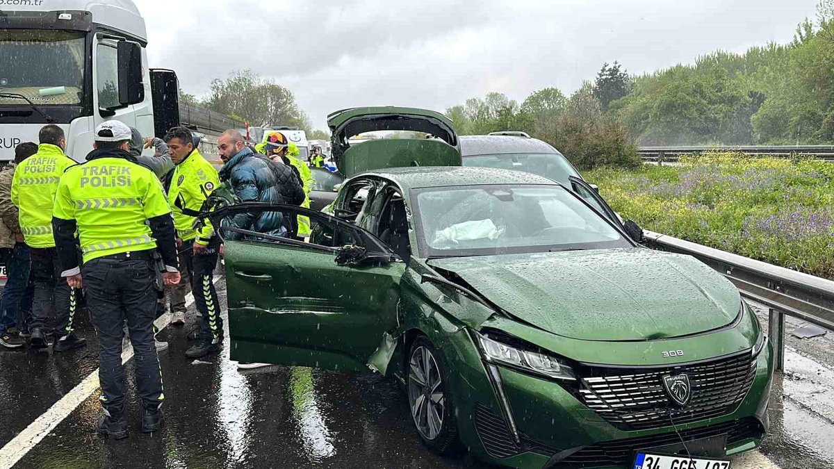 TEM Otoyolu Düzce Gişelerinde Zincirleme Trafik Kazası