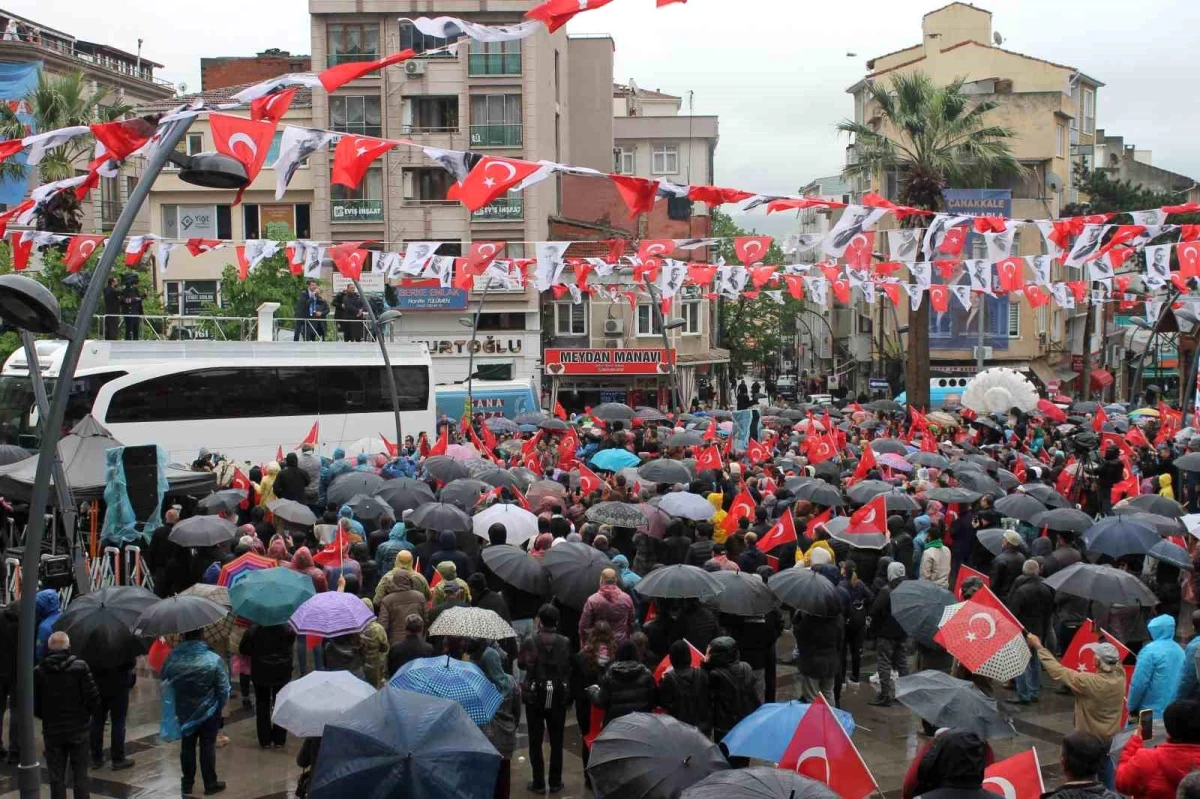 İstanbul Büyükşehir Belediye Başkanı Ekrem İmamoğlu Biga\'da Halk Buluşmasında Konuştu