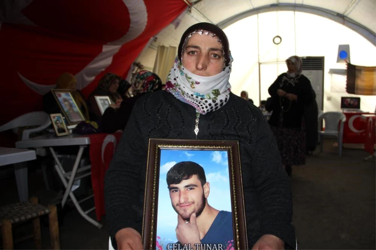 PKK\'nın kaçırdığı çocuklarını arayan ailelerden biri daha evladına kavuşuyor