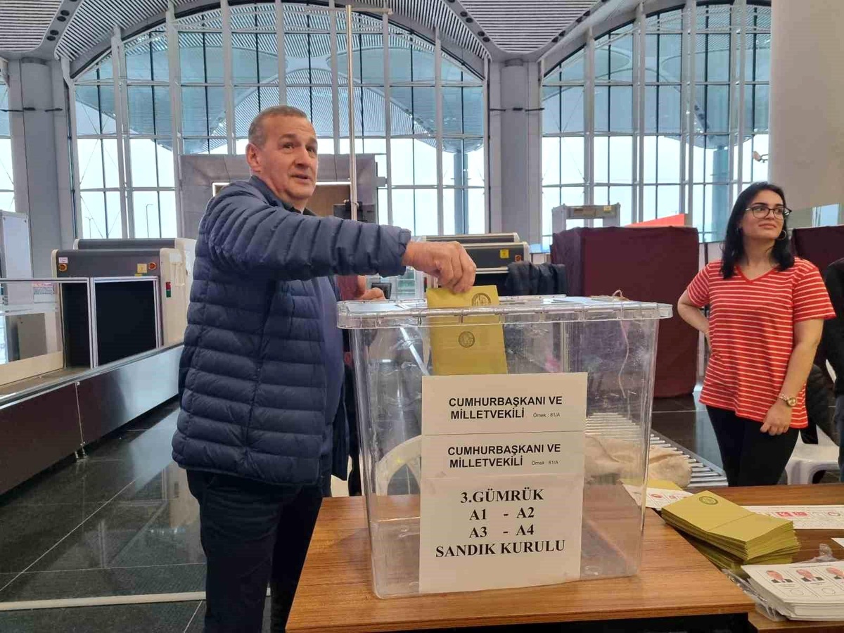 İstanbul Havalimanı\'nda oy verme işlemi başladı