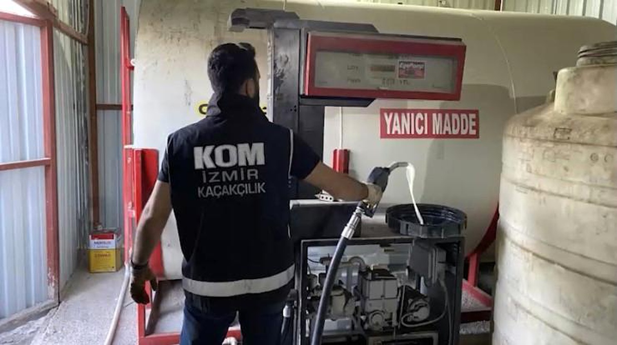 İzmir\'de 44 Ton Kaçak Akaryakıt Ele Geçirildi