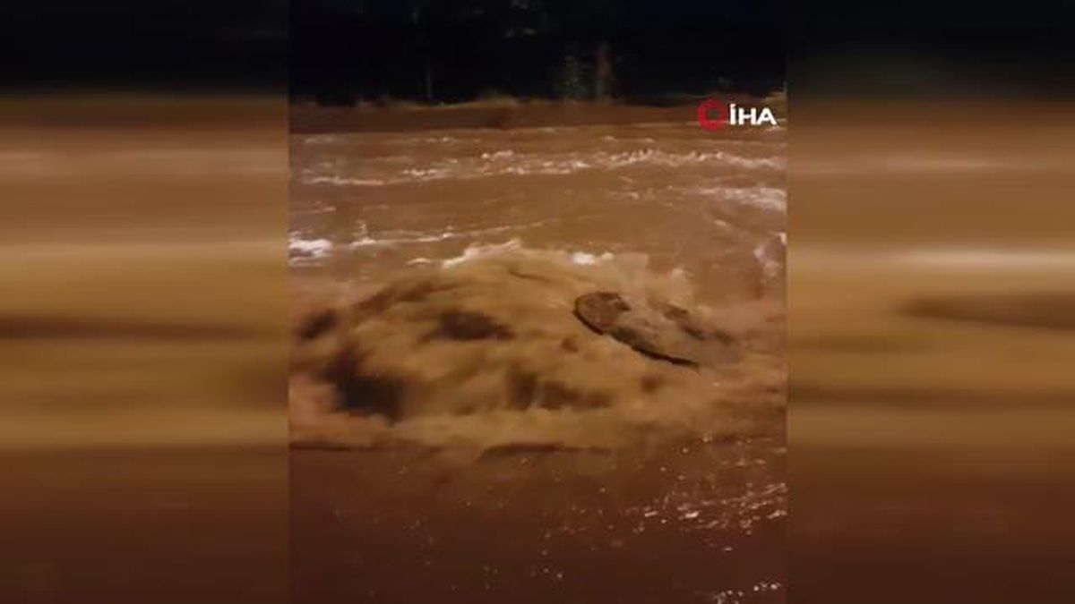 İzmir'de akşam saatlerinde ürküten siren sesleri: Rögarlar taştı, site yönetimi siren çaldı