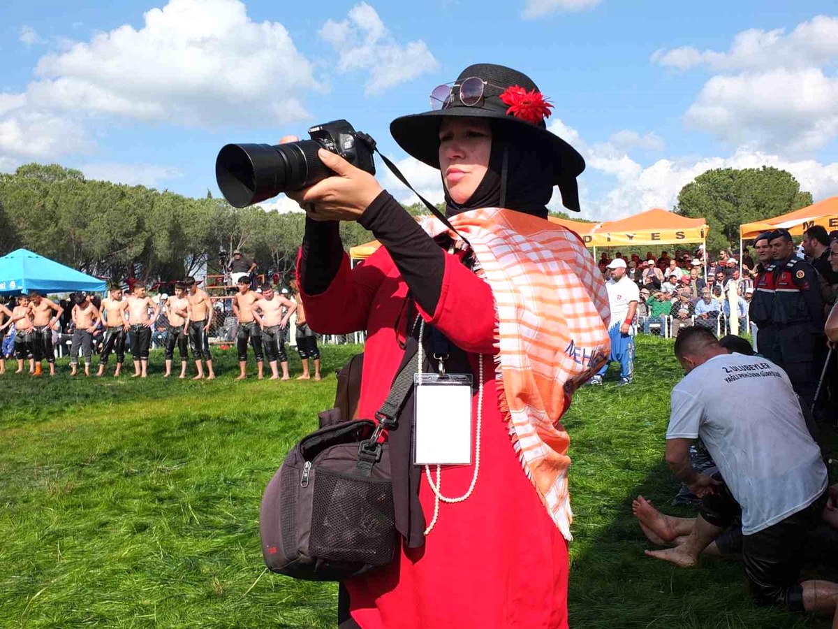 Kadın sanatçı güreşleri fotoğraflamak için Türkiye\'yi geziyor