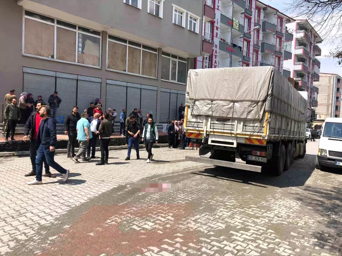 Kağızman\'da Tır Kazası: 2 Öğrenciden 1\'i Feci Şekilde Can Verdi