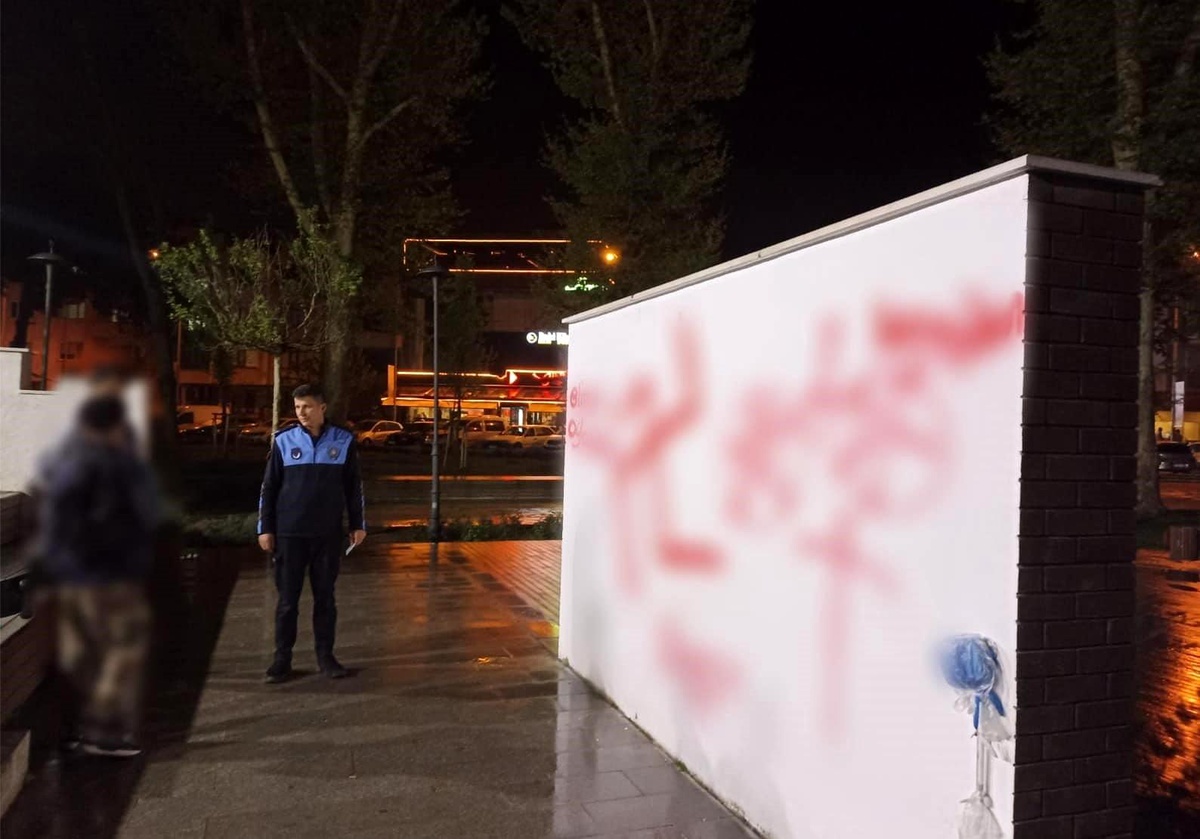 Düzce\'de Amfi Tiyatro Duvarını Boyayan Çocuklar Karakolluk Oldu