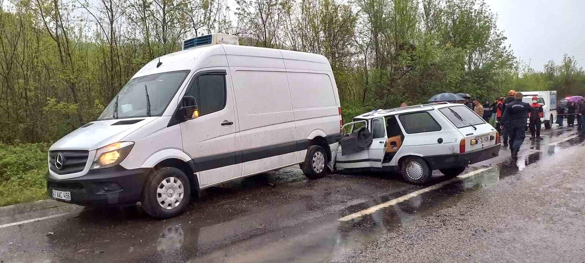 Zonguldak\'ta Yağmur Nedeniyle Meydana Gelen Trafik Kazasında 1 Kişi Hayatını Kaybetti