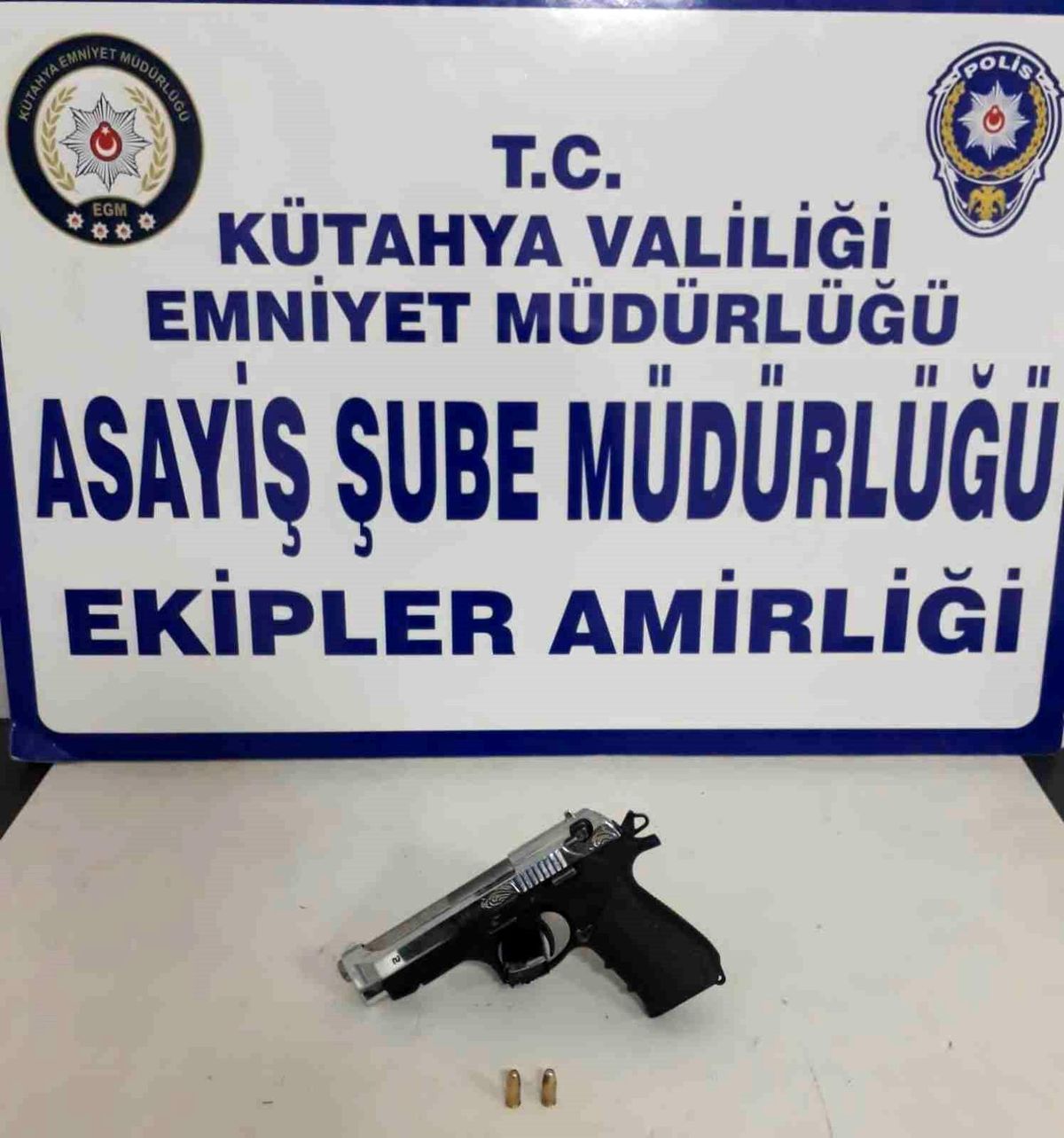 Kütahyada Ruhsatsız Tabanca ve Fişek Ele Geçirildi