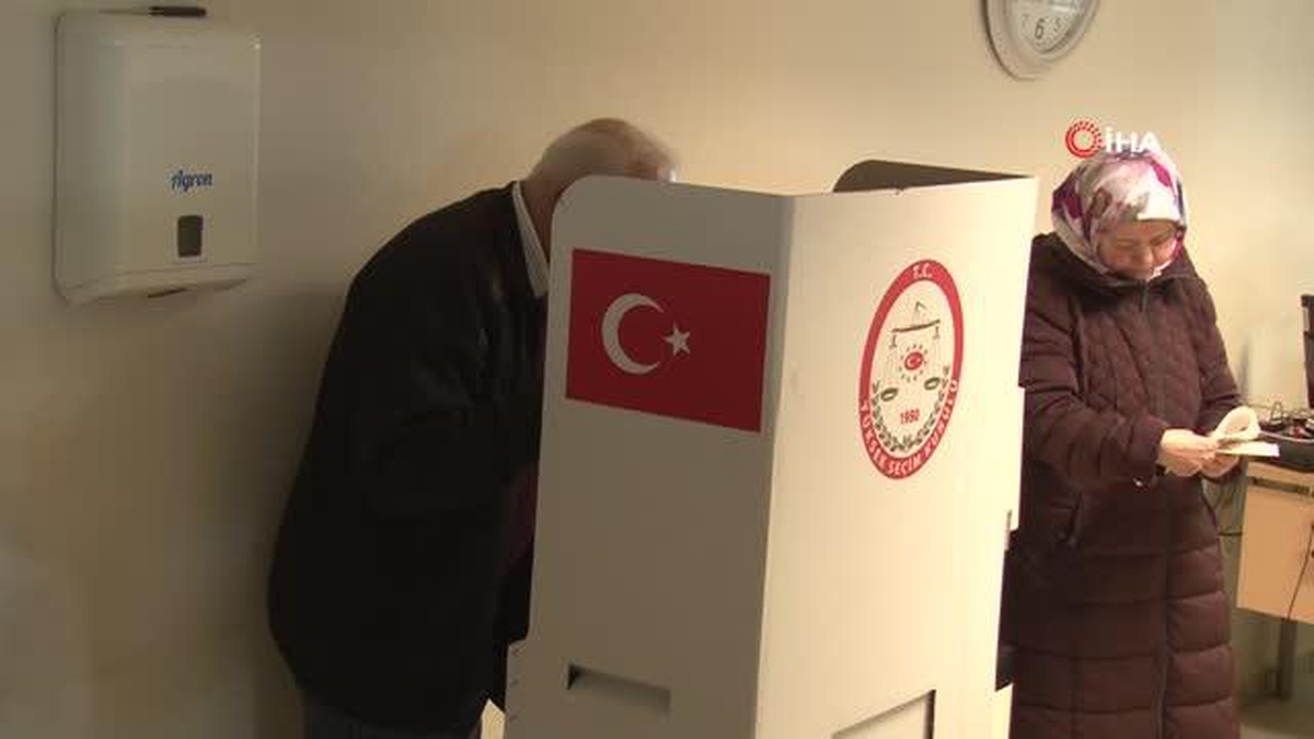 Edirne\'de gümrük kapıları ve sınır kapılarında oy verme işlemi başladı