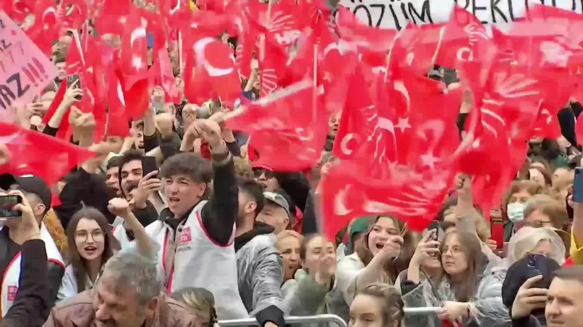 Mansur Yavaş\'tan Bakan Bozdağ\'a: "Biz O İşgal Altındaki Belediyeden Ankara\'yı Kurtardığımız İçin Sabah Hacı Bayram\'da Şükür Namazı Kıldık, Bismillah...