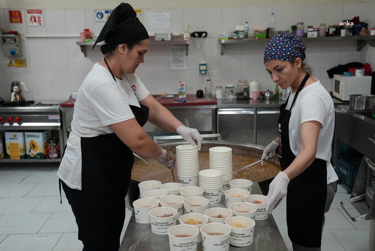 Mersin Büyükşehir\'in Depremzelerle Paylaştığı Yemek Sayısı 2 Milyonu Aştı