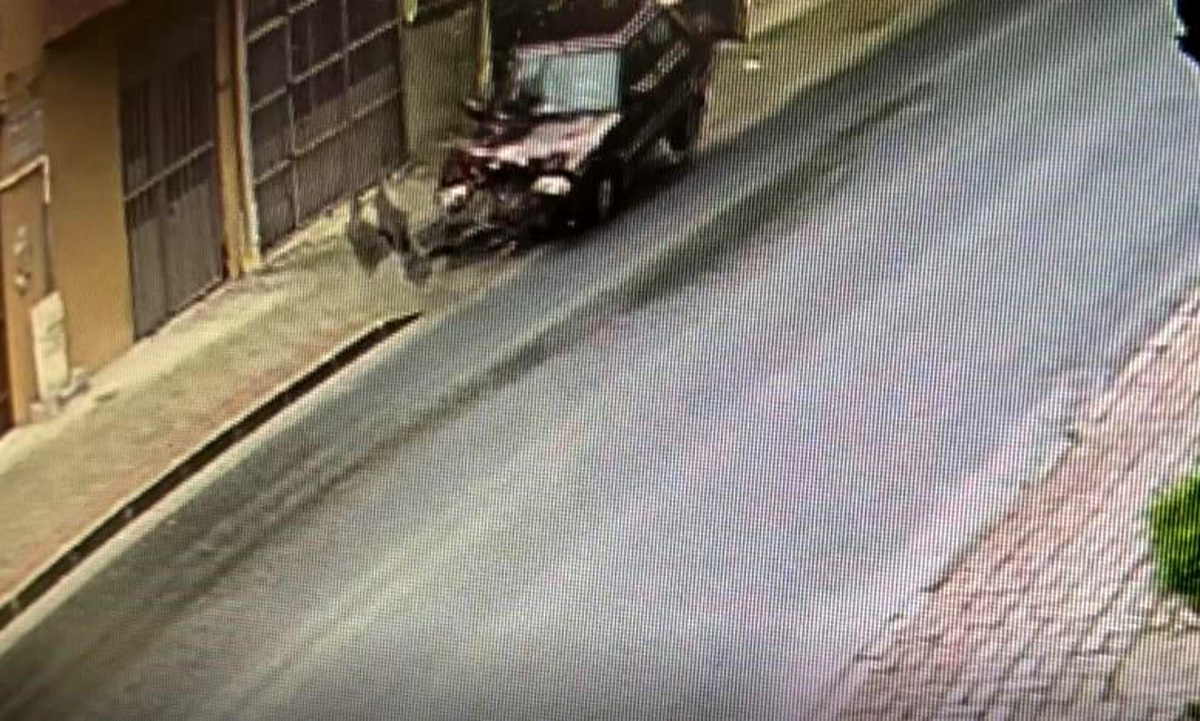 Tekirdağ\'da otomobil yangın hidrantına çarptı: 2 yaralı