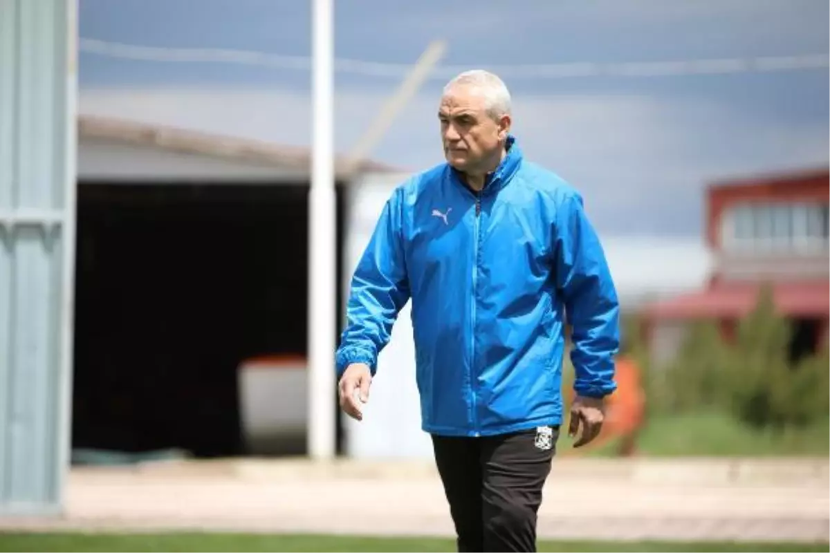 Sivasspor Teknik Direktörü Rıza Çalımbay: Fenerbahçe maçı final gibi