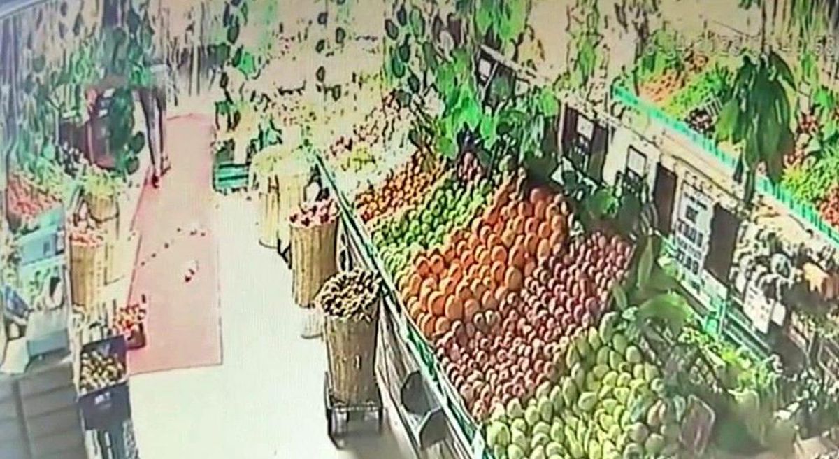 Sarıyer\'deki Markette 40 Bin Liralık Hırsızlık Güvenlik Kameralarına Yansıdı
