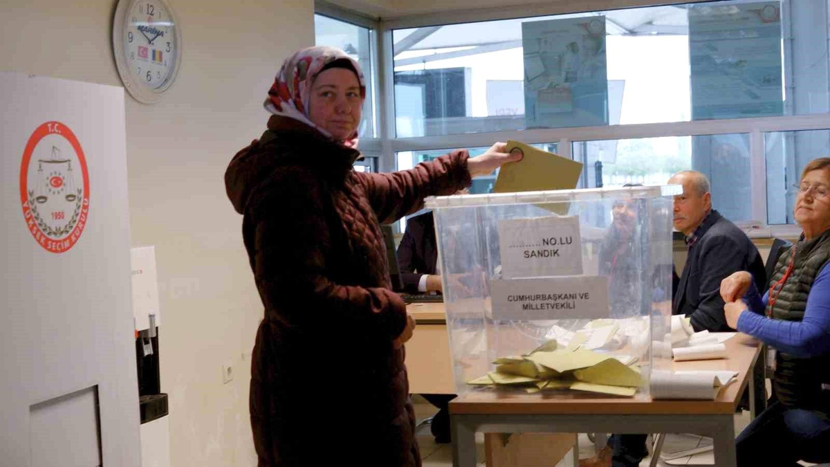 Sınır kapılarında oy verme işlemi başladı