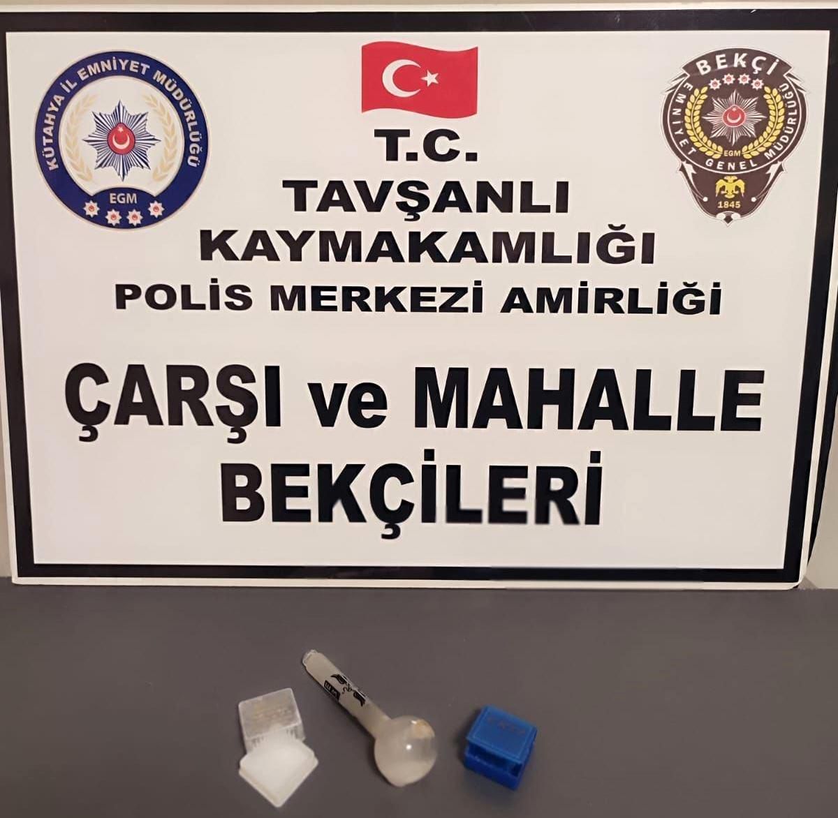 Tavşanlı\'da Şüpheli Araçta Metamfetamin Maddesi Ele Geçirildi