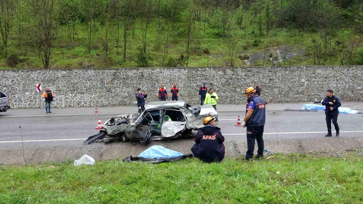 Zonguldak\'ta Trafik Kazası: 2 Kadın 3 Kişi Hayatını Kaybetti
