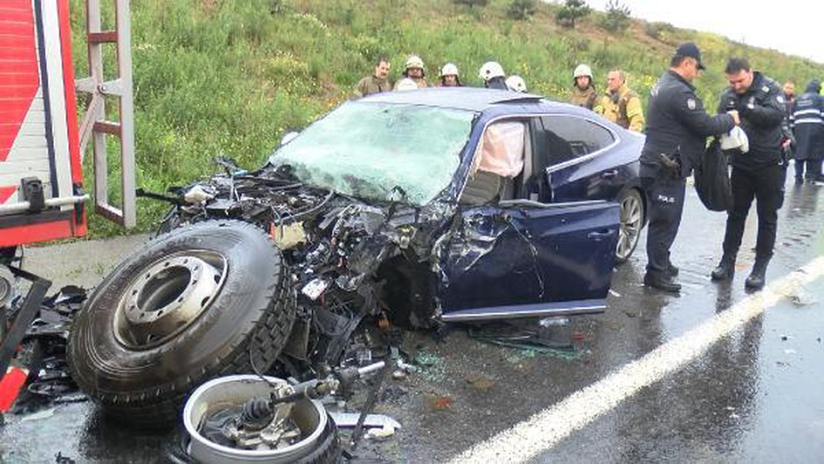 Kuzey Marmara Otoyolunda İtfaiye Aracına ve Ambulansa Otomobil Çarptı: 7 Yaralı