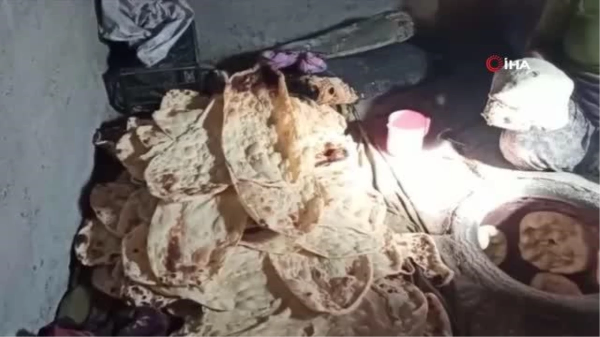Vali Memiş depremzedeler için köy ekmeği pişiren yardımsever kadınlarla buluştu