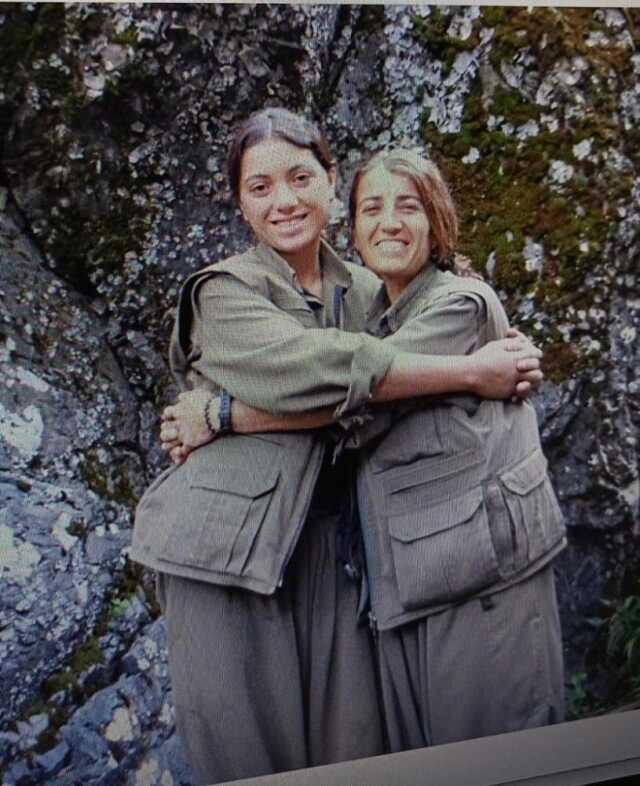 Yeşil Sol Parti adayı Ayten Dönmez'in PKK kamplarındaki yeni fotoğrafları ortaya çıktı Yeşil Sol Parti adayı Ayten Dönmez'in PKK kamplarındaki yeni fotoğrafları ortaya çıktı