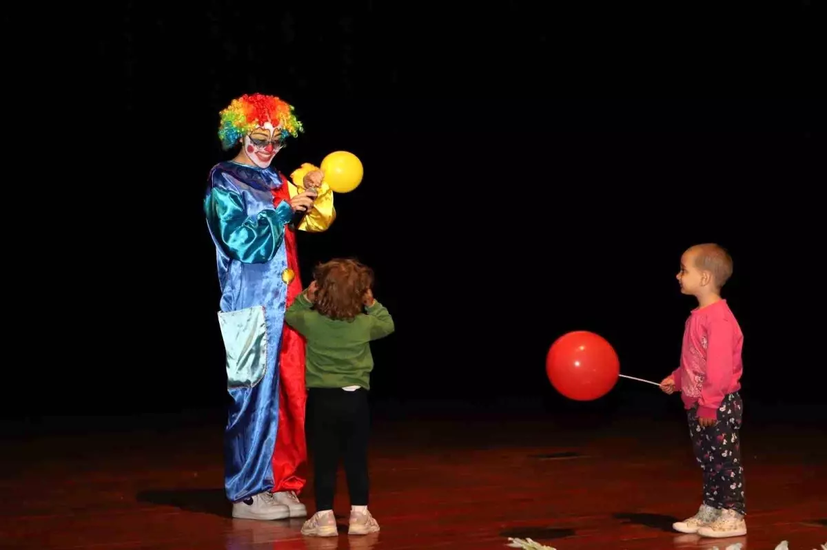 Yurtlarda kalan çocuklar için eğlence düzenlendi