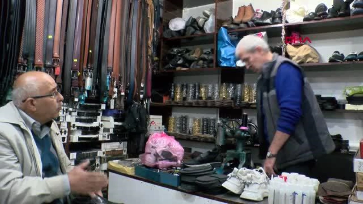 Kayseri\'de 45 yıldır ayakkabı tamirciliği yapan Mehmet Gürbüz: \'Meslekte çırak bulamıyoruz\'