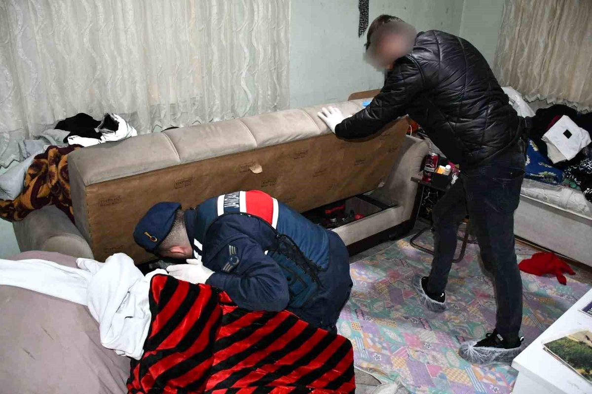Manisa\'da Uyuşturucu Operasyonu: 25 Şüpheli Gözaltına Alındı