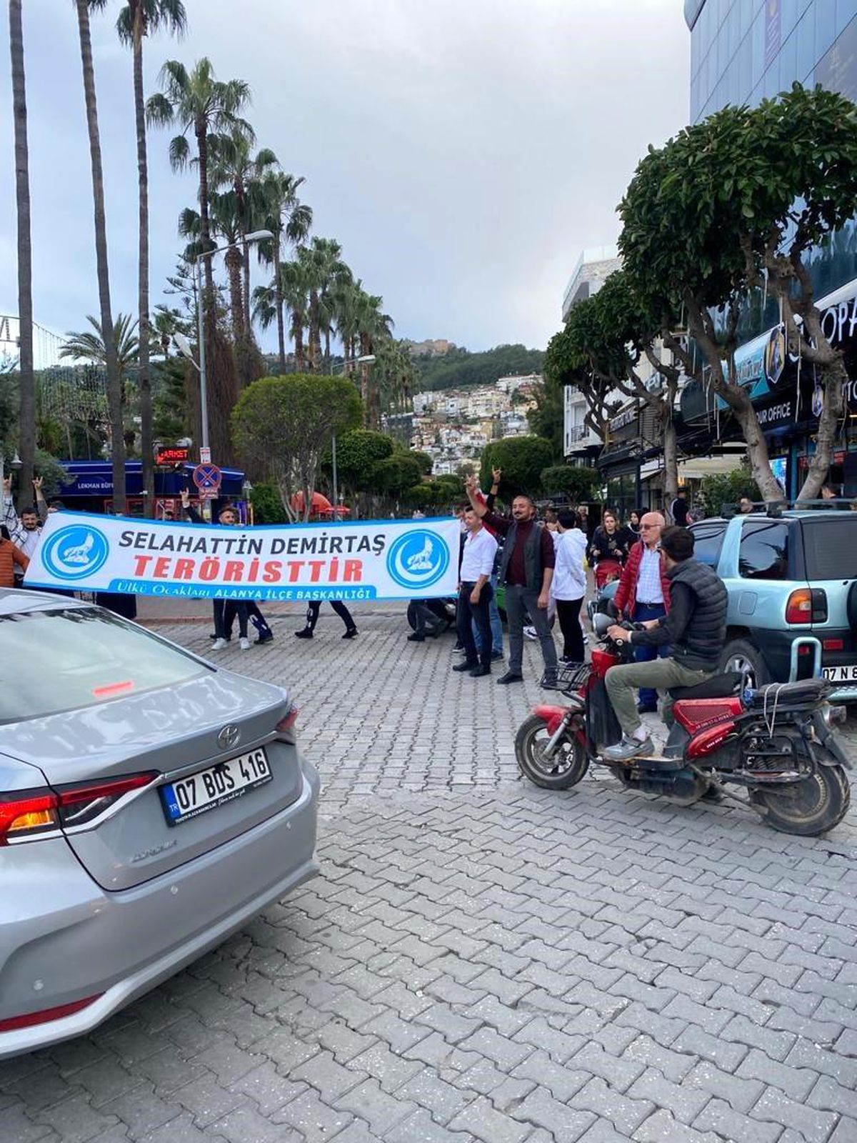 İstanbul Büyükşehir Belediye Başkanı Ekrem İmamoğlu Alanya\'da Protesto Edildi