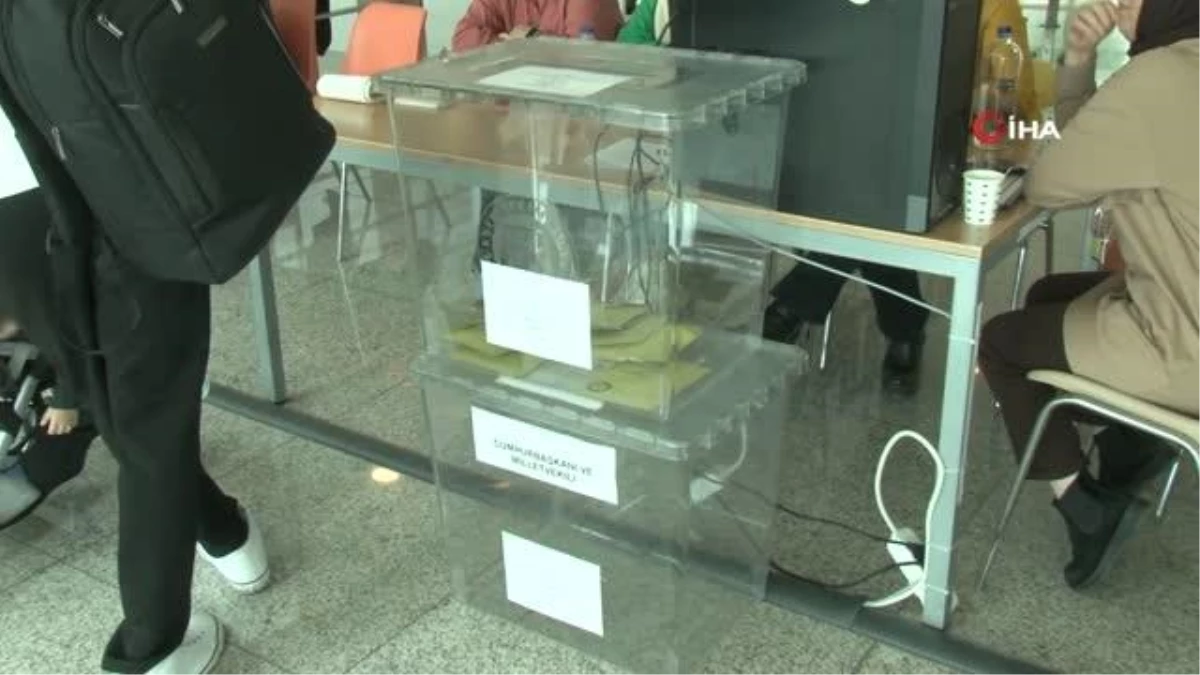 Ankara Esenboğa Havalimanı\'nda oy verme işlemi devam ediyor