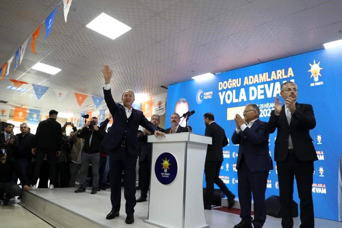 Bakan Akar: Teröristler için iki yol var