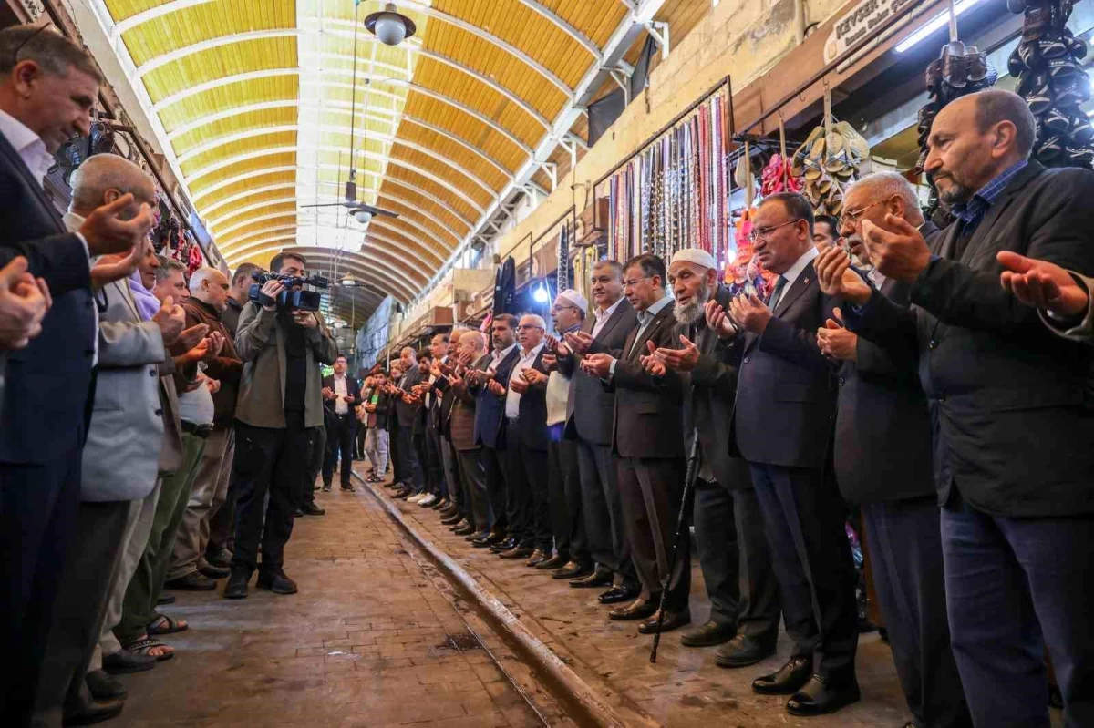 Bekir Bozdağ Şanlıurfa\'da esnafın hayırlı kazanç duasına katıldı