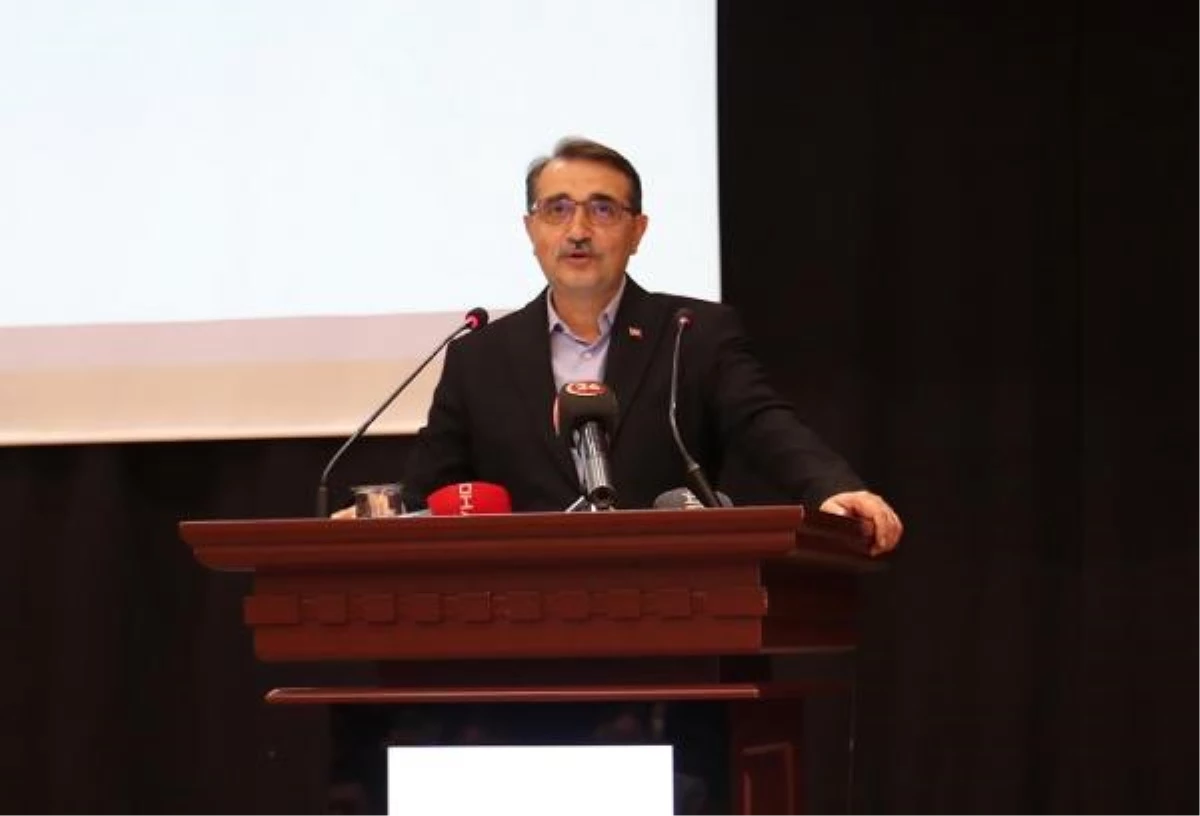 Enerji Bakanı Fatih Dönmez, ödül törenine katıldı ve nükleer yakıt programını tamamladıklarını açıkladı