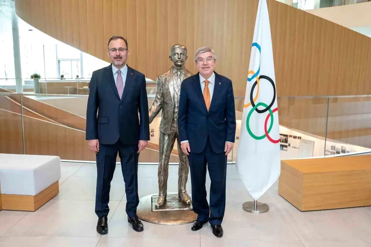 Gençlik ve Spor Bakanı Mehmet Muharrem Kasapoğlu, IOC Başkanı Thomas Bach ile Görüştü