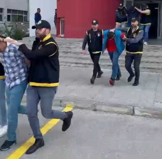 Baldızına mesaj atan kişiyle tartışan şahıs pompalı tüfekle vurularak öldürüldü Baldızına mesaj atan kişiyle tartışan şahıs pompalı tüfekle vurularak öldürüldü