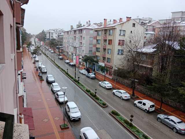 Bolu ve Düzce'de nisan sonunda kar etkili oldu