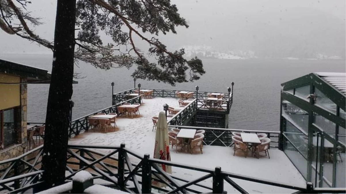 Bolu ve Düzce\'de nisan ayının sonunda yüksek kesimler beyaza büründü