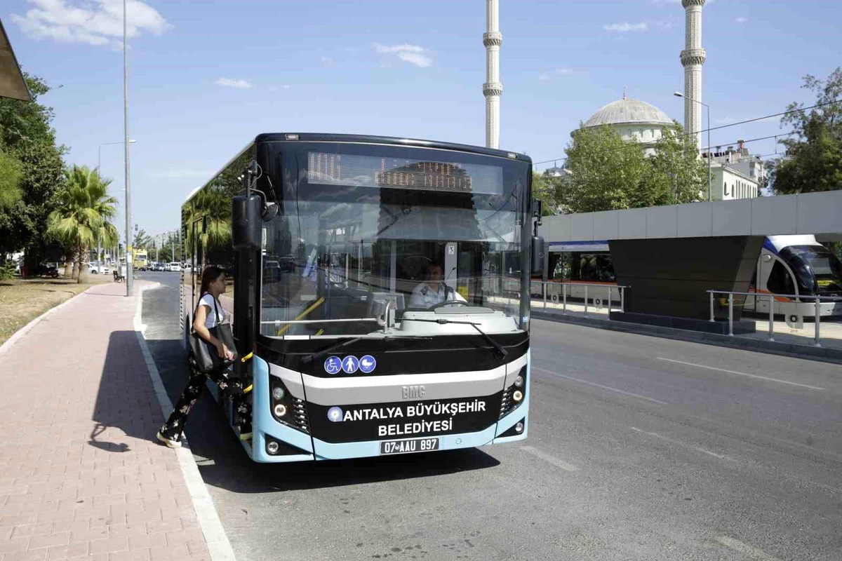 Antalya\'da 1 Mayıs\'ta Toplu Ulaşım Ücretsiz