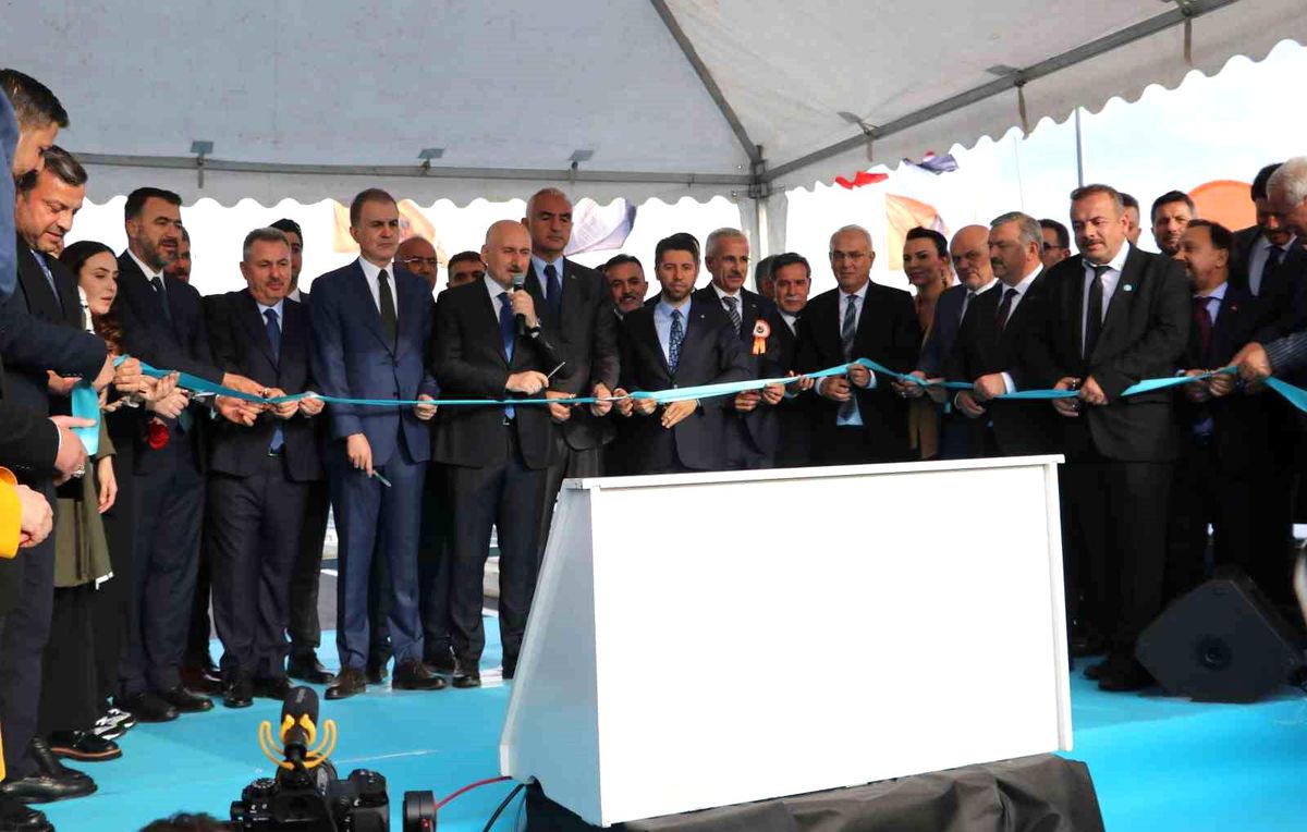 Cumhurbaşkanı Erdoğan: "Her eser milletin refahı için konmuş bir tuğla"