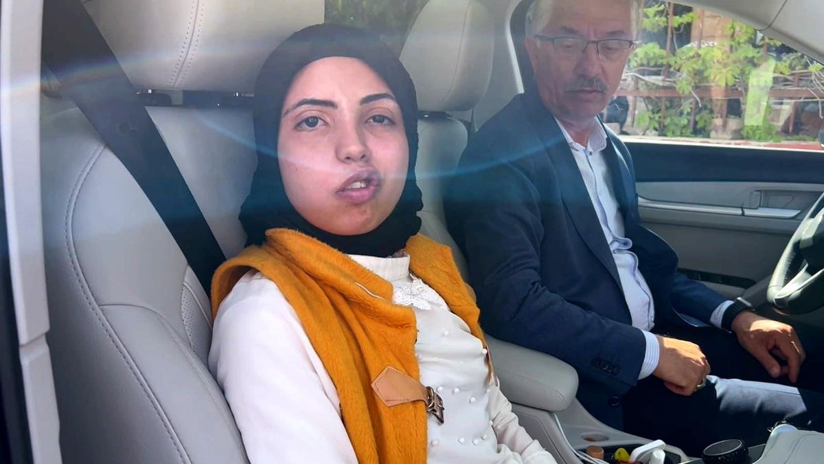 Adalet Bakanı Bekir Bozdağ, engelli genç kızın TOGG hayalini gerçekleştirdi
