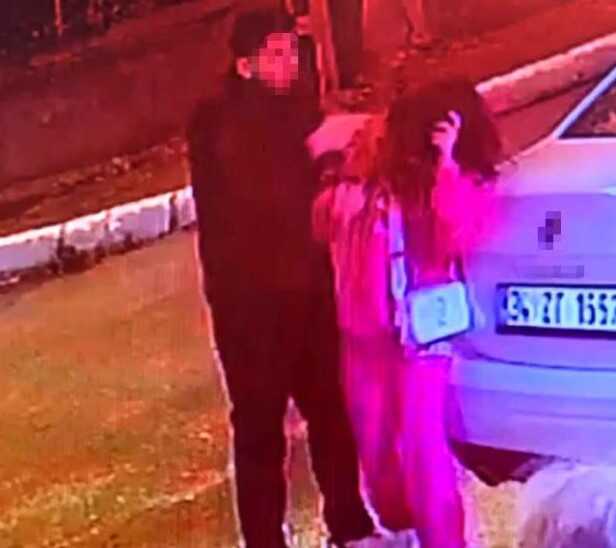 Genç kızın tekme tokat dayak yediği anları çevredekiler film izler gibi izledi Genç kızın tekme tokat dayak yediği anları çevredekiler film izler gibi izledi