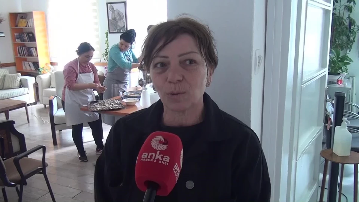 Depremzedeler Sinop Güç Birliği ve Belediyesi Kent Konseyi\'ne Yemek İkramında Bulundu