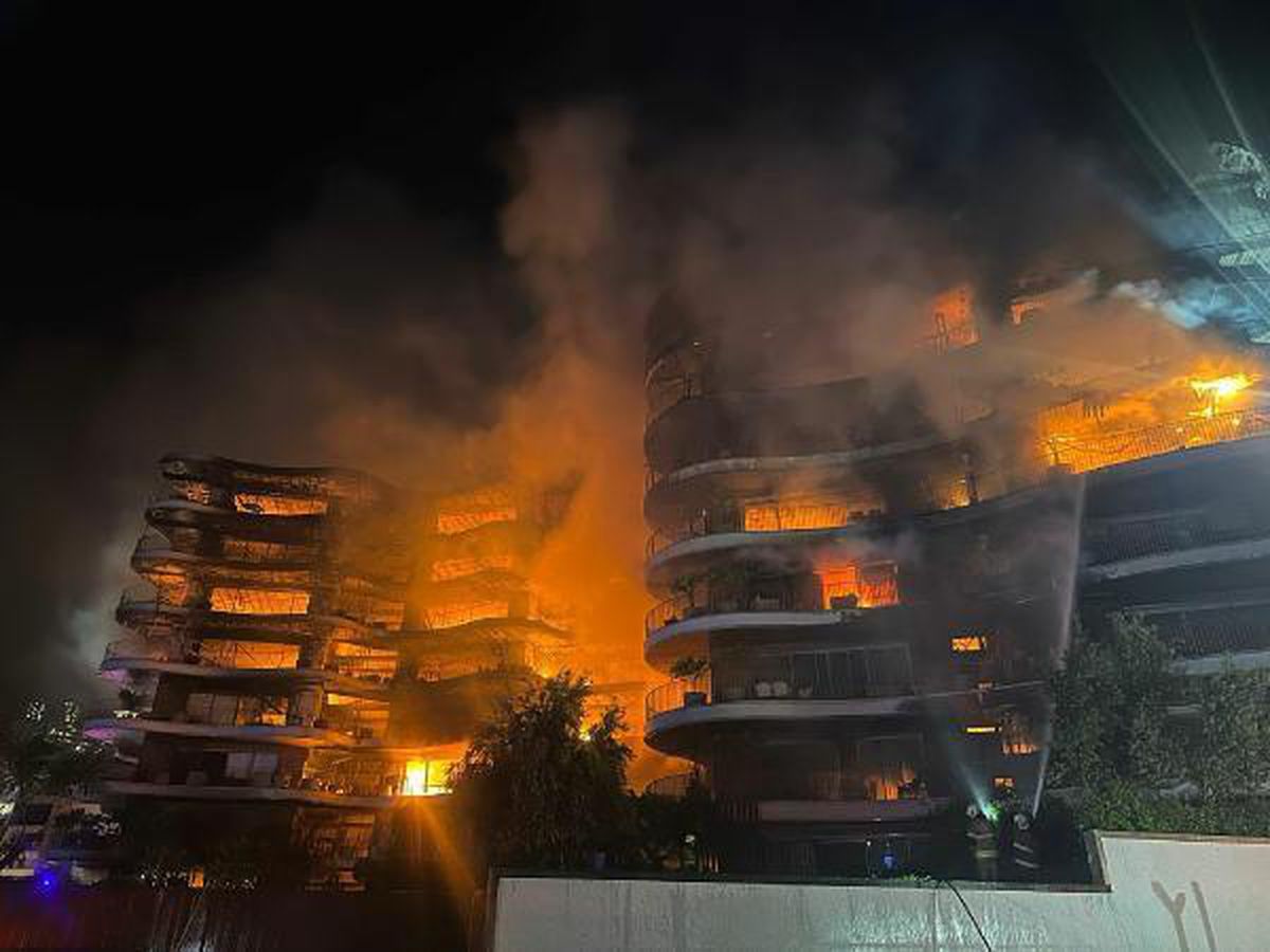 İzmir Narlıdere\'deki Lüks Sitede Yangın Çıktı