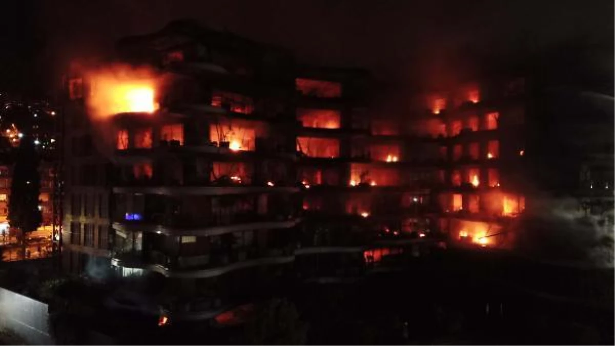 İzmir Narlıdere\'deki Lüks Sitede Yangın Çıktı